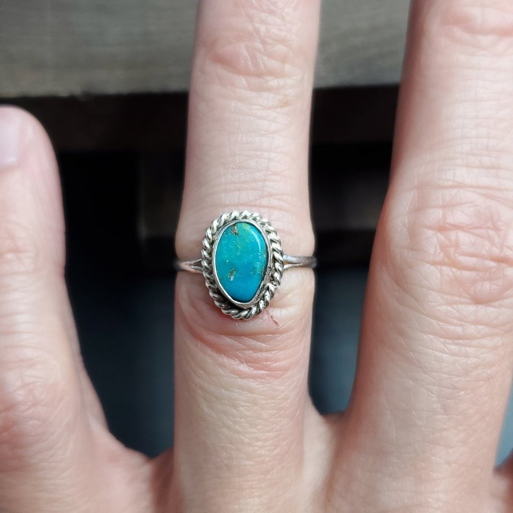 Size 6.25 Sterling Silver Cute Turquoise Tarnished Ring